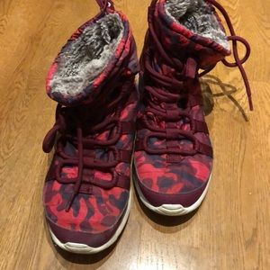 Nike Venture shearling lined sneaker boots